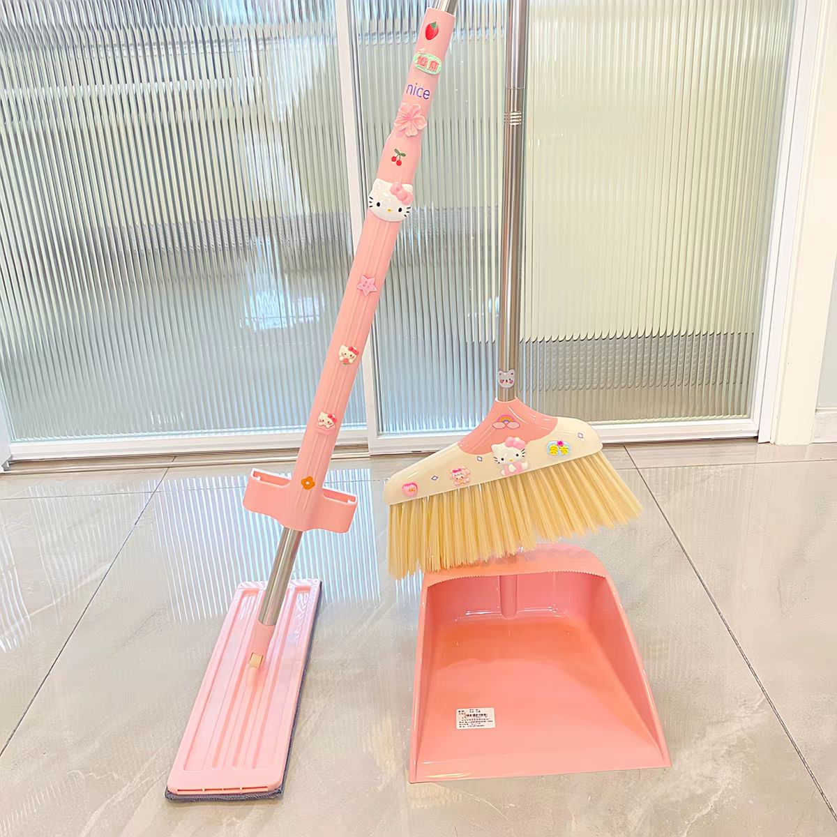 Hello Kitty扫把簸箕拖把三件套/ HelloKitty Broom, Dustpan &amp; Mop 3-Piece Set