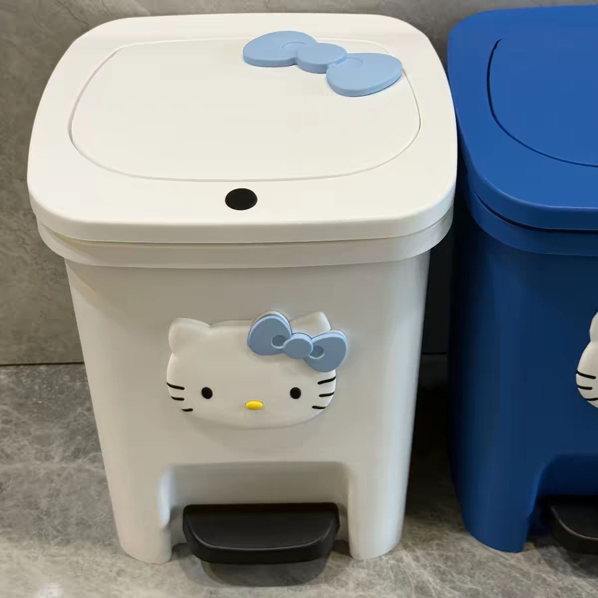 Hello Kitty Pedal Trash Can - White