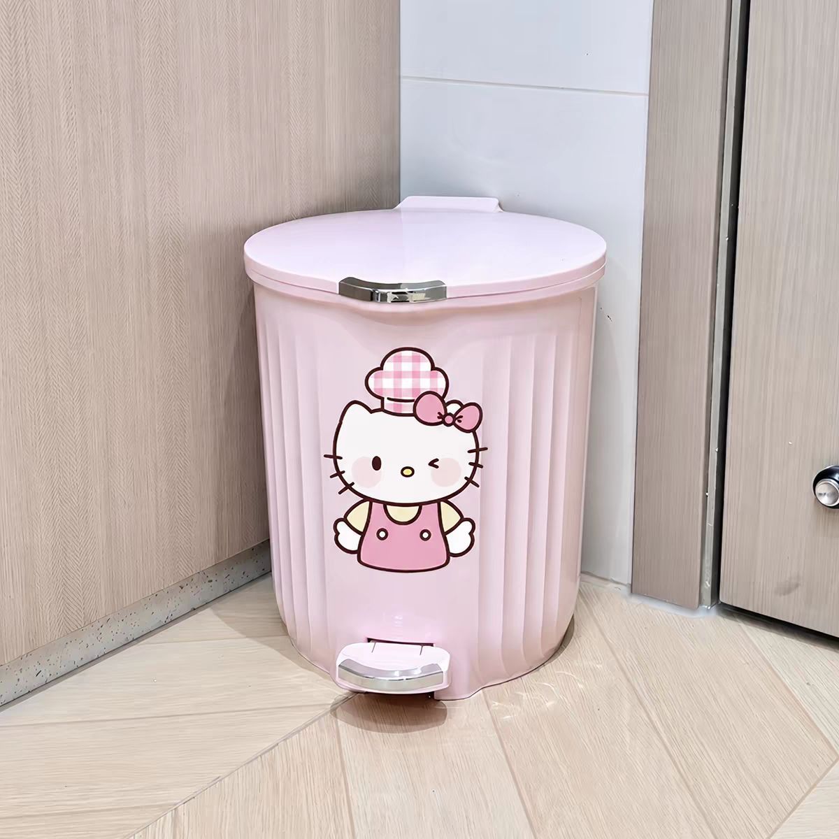 Hello Kitty Pedal Trash Can with Lid - Pink
