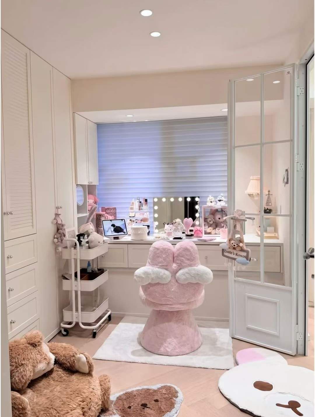 My Melody Angel Wing Vanity Chair  ｜ 梦幻美乐蒂翅膀化妆椅