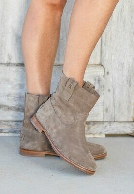 SHABBIES by Wendy Ankie Suede boot sand