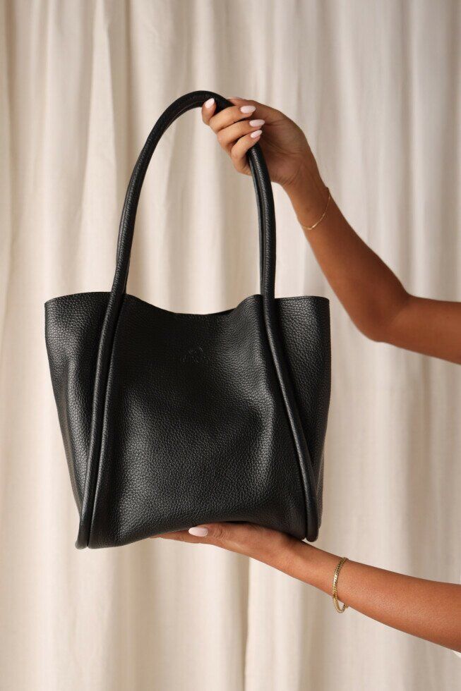 Fred de la Bretoniere NALANI Shoulder Bag leather zwart