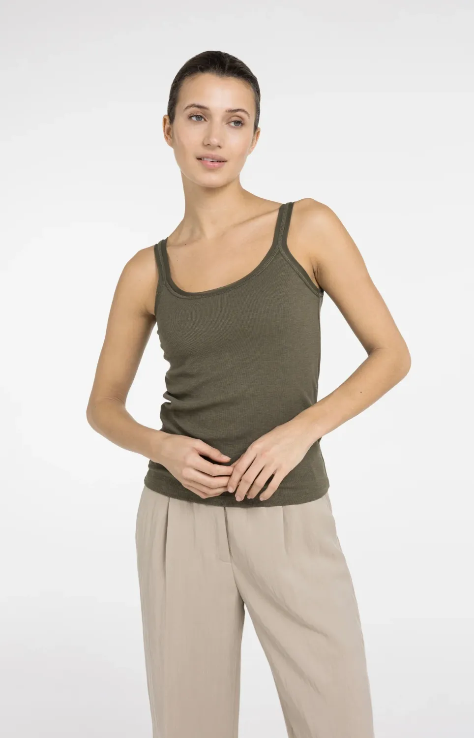 YaYa Singlet met mesh afwerking ARMY GREEN