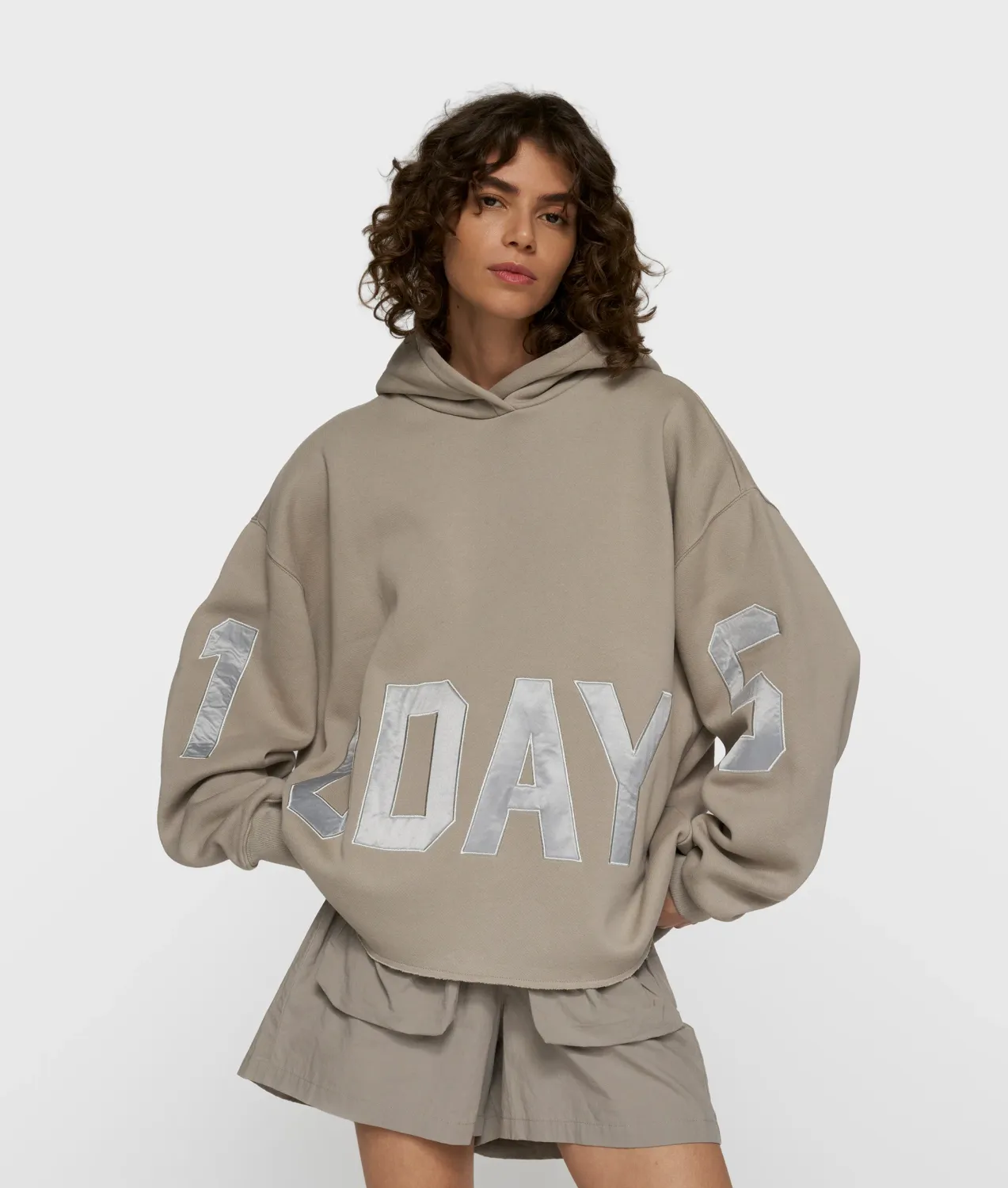 10 Days statement logo hoodie fog