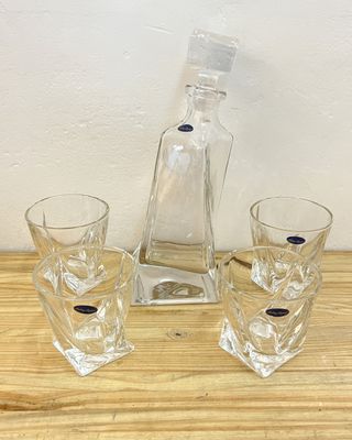 Jarras, botellas y botellones