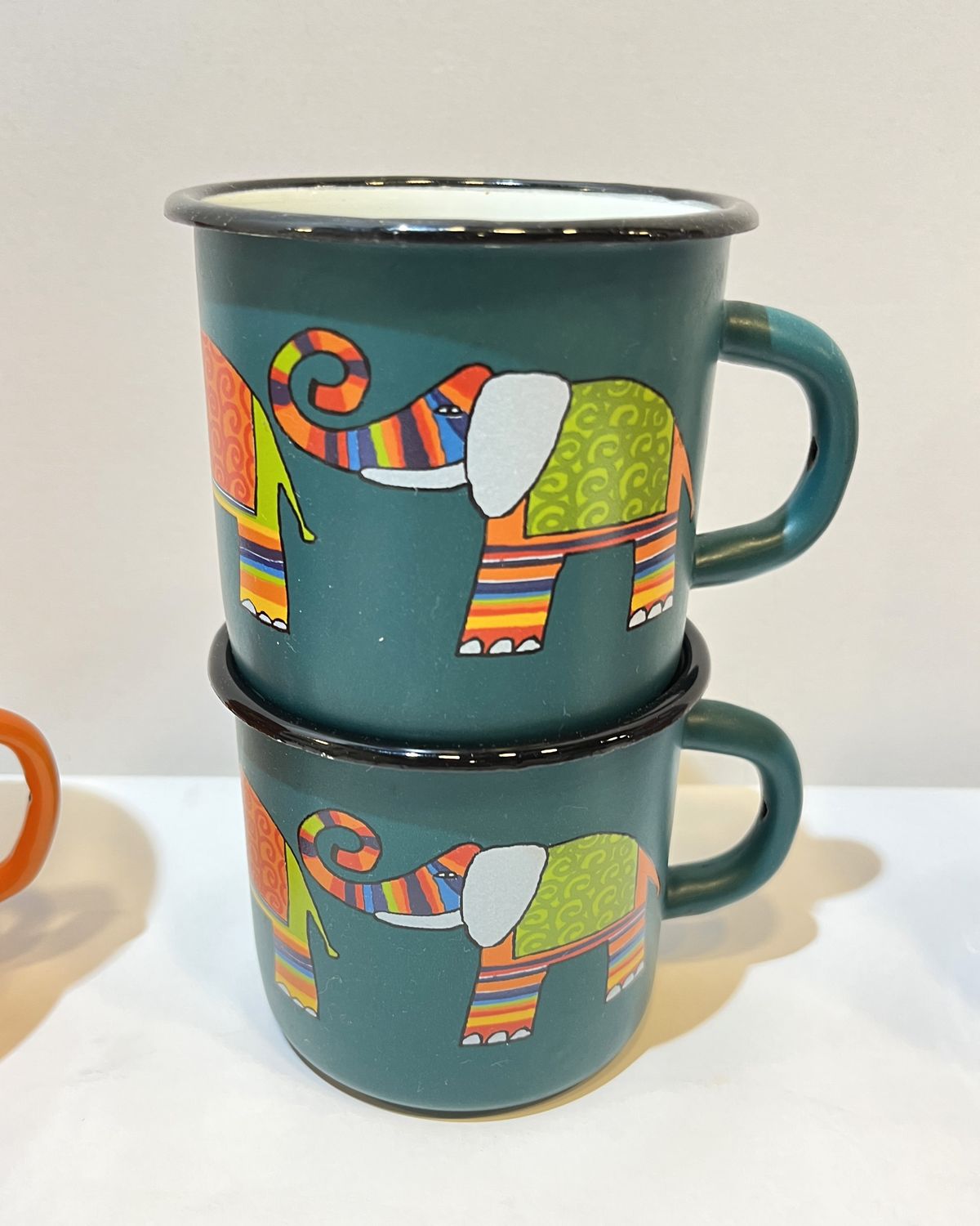 Tazas esmaltadas de diseño verdes