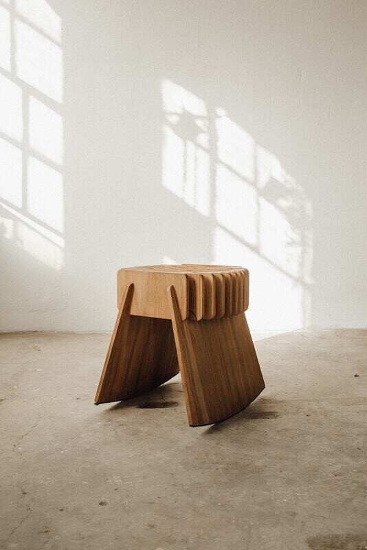 Hocker Massivholz 'stäak' Rückenfreundlich Hocker Massivholz 'stäak' Rückenfreundlich