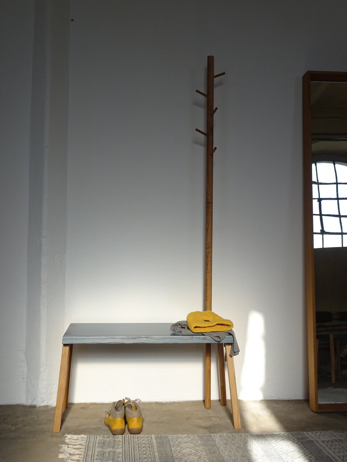 Massivholz Garderobe Bank 'Umzieher Kleiderstange'