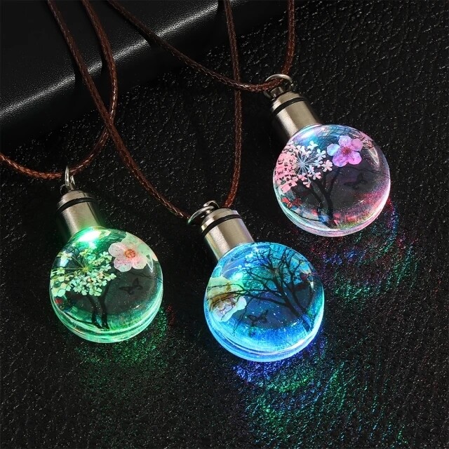 Light crystal glass necklace