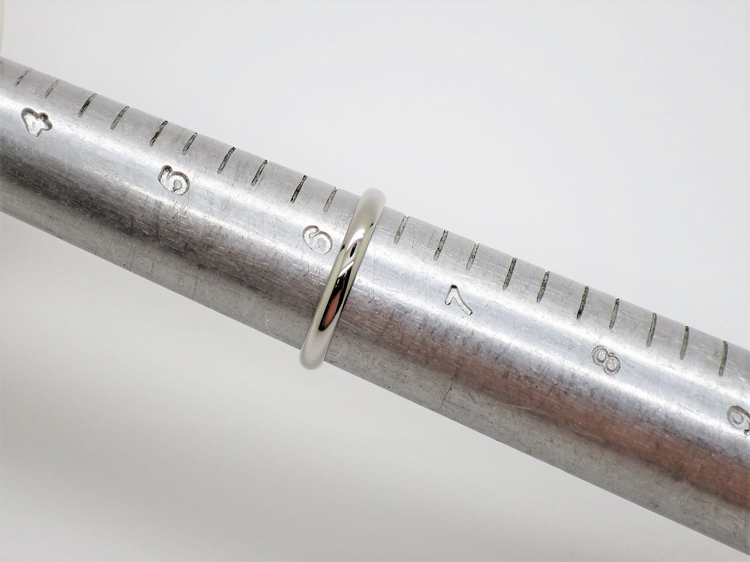 Cartier 1895 Wedding Band with Certificate of Authenticity 2.5mm Wide in Ring Size 6