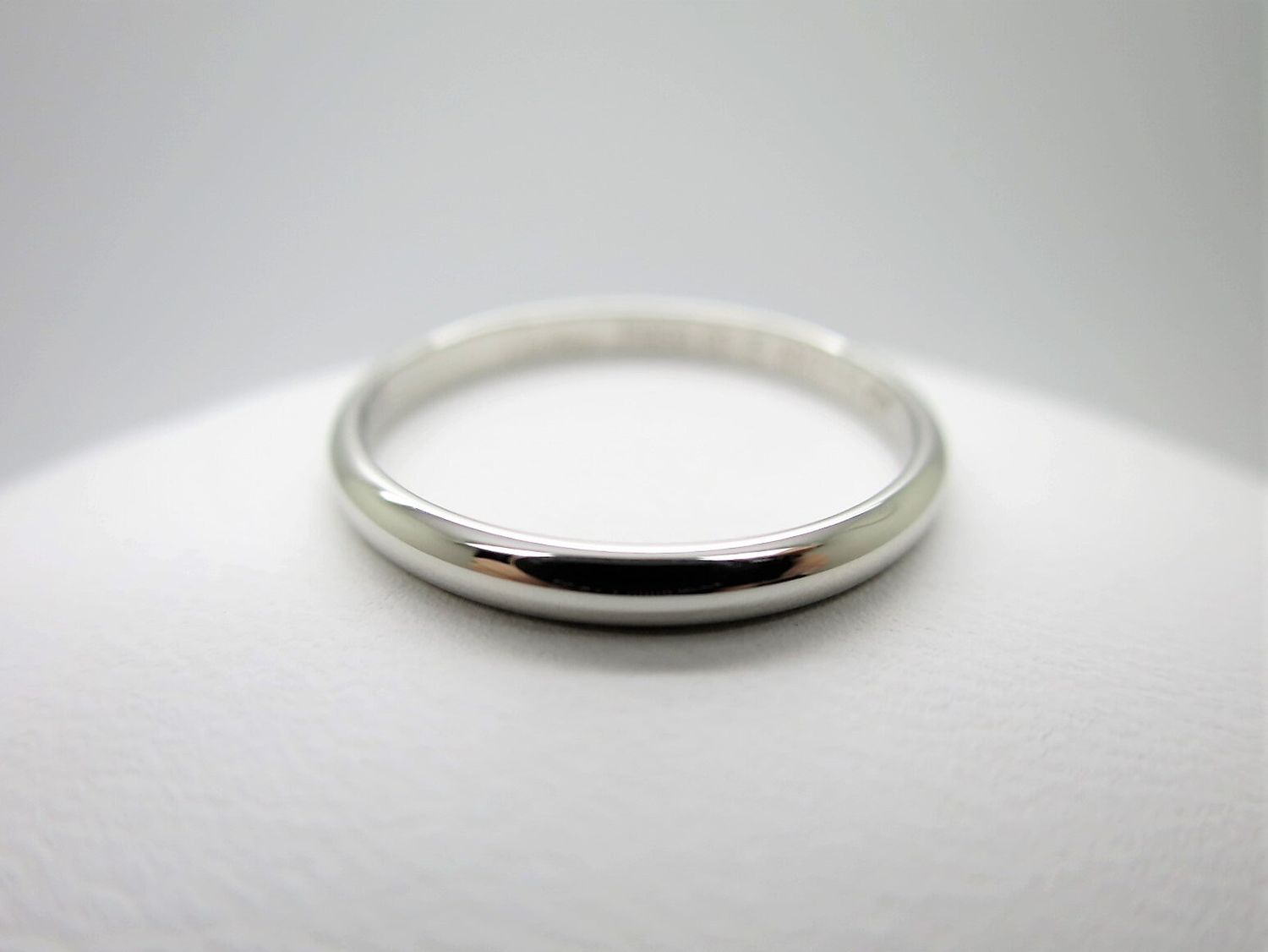 Cartier 1895 Wedding Band with Certificate of Authenticity 2.5mm Wide in Ring Size 6