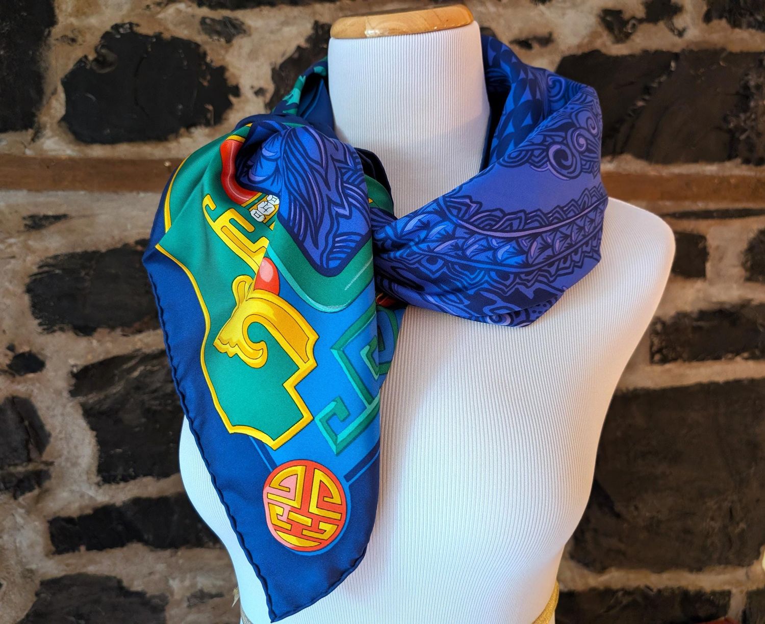 Cartier Paris Scarf Blue Couture French Silk Twill Le Baiser du Dragon motif with Box + Certificate