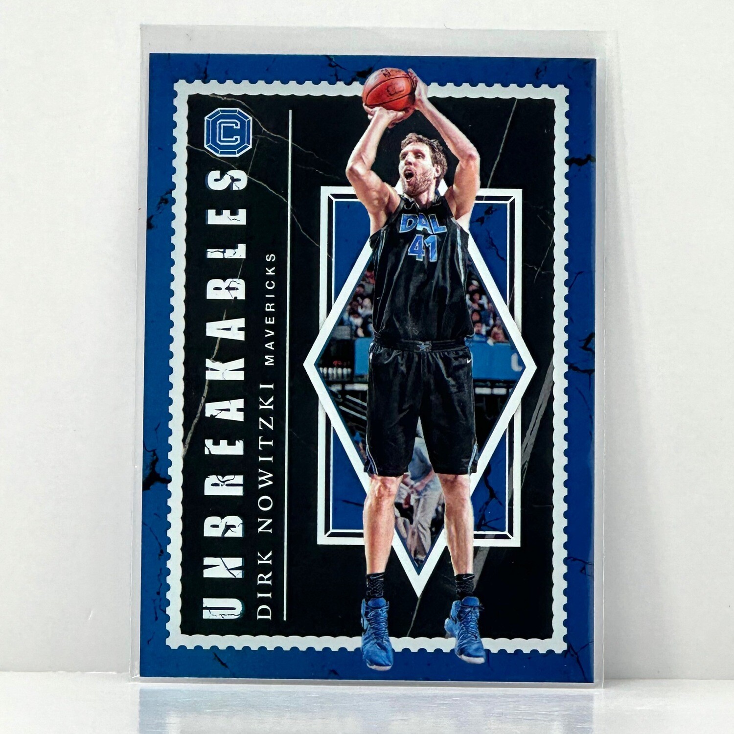 2018-19 Panini Cornerstones Unbreakable Dirk Nowitzki #18