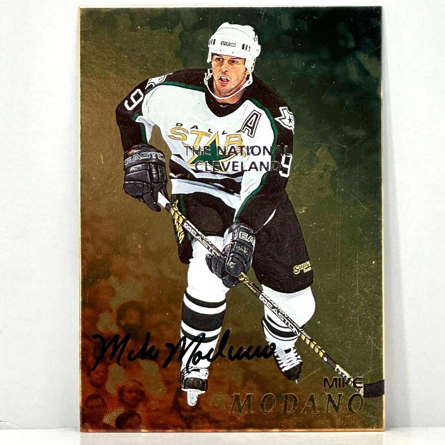 1998-99 In the Game Mike Modano The National Cleveland on Card Auto Be A Player