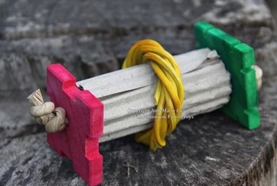 Roller vine foot toy