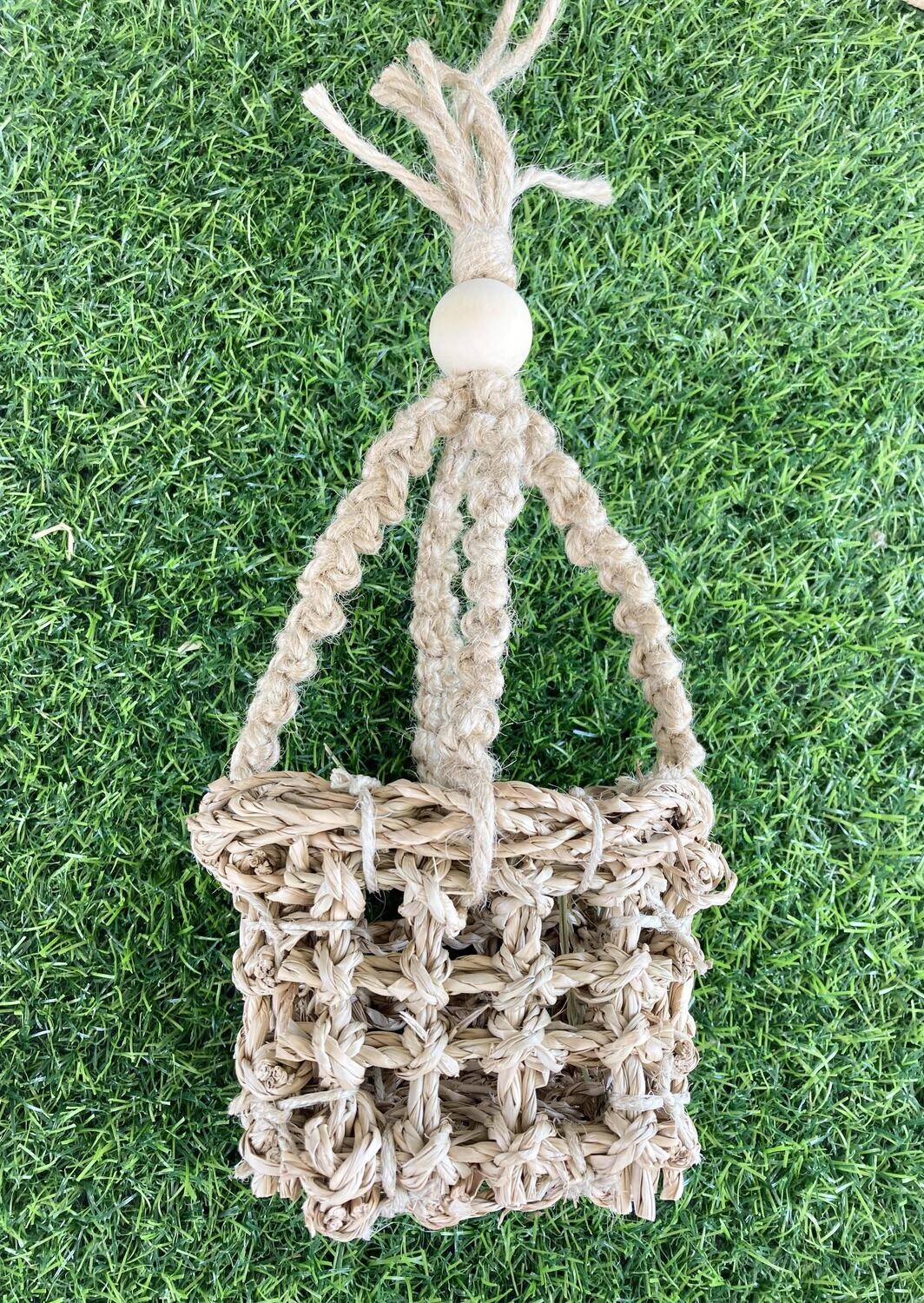 Nibble &amp; Knots - Swinging seagrass basket feeder for rabbits and guinea pigs with cords