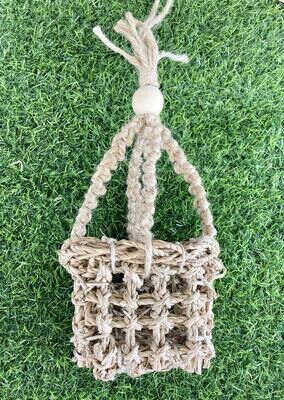 Nibble &amp; Knots - Swinging seagrass basket feeder for rabbits and guinea pigs with cords