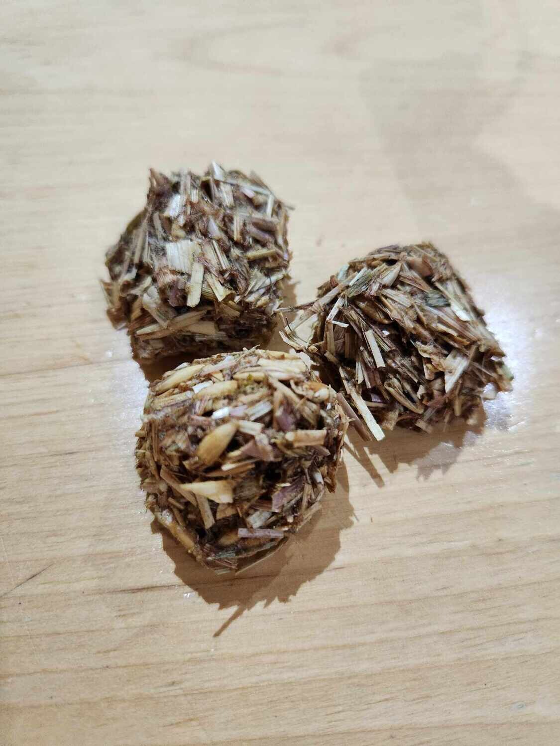 MoSuKi Rabbit or Guinea Pig Treats -  Mini Banana &amp; Kiwi Bites