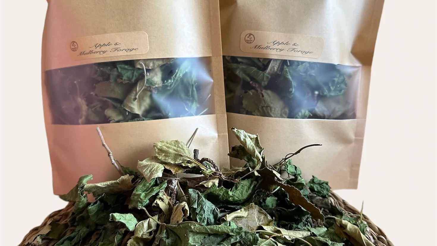 Angus &amp; Co - Apple &amp; Mulberry Forage - Not to WA or TAS