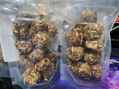 MoSuKi Rabbit or Guinea Pig Treats - Mini Banana & Blueberry Bites - 16 pieces
