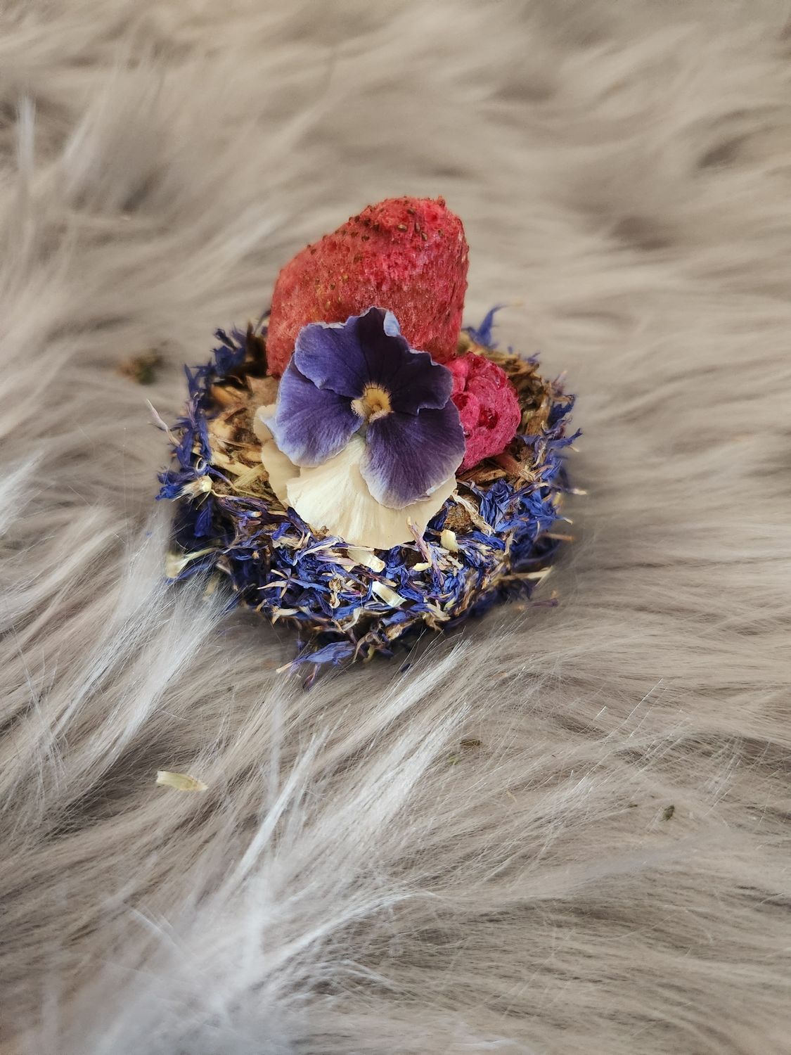 MoSuKi  Cake - Raspberry ,Strawberry &amp; Pansies ( blue cornflower)