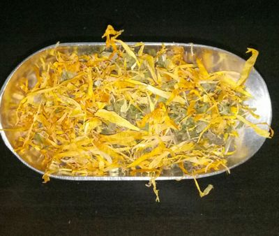 3 Mix flower and herbs
