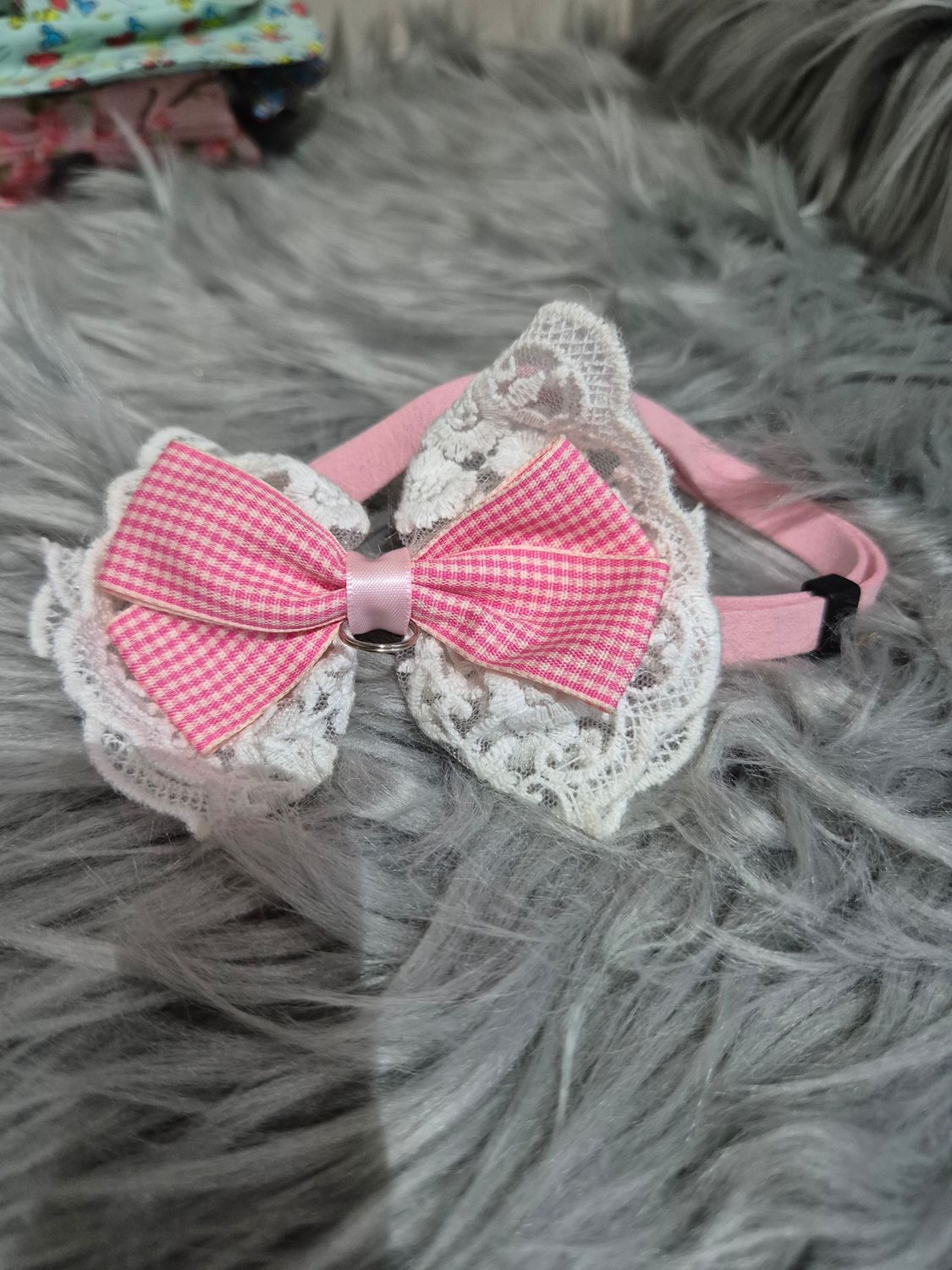Pink bow on collar