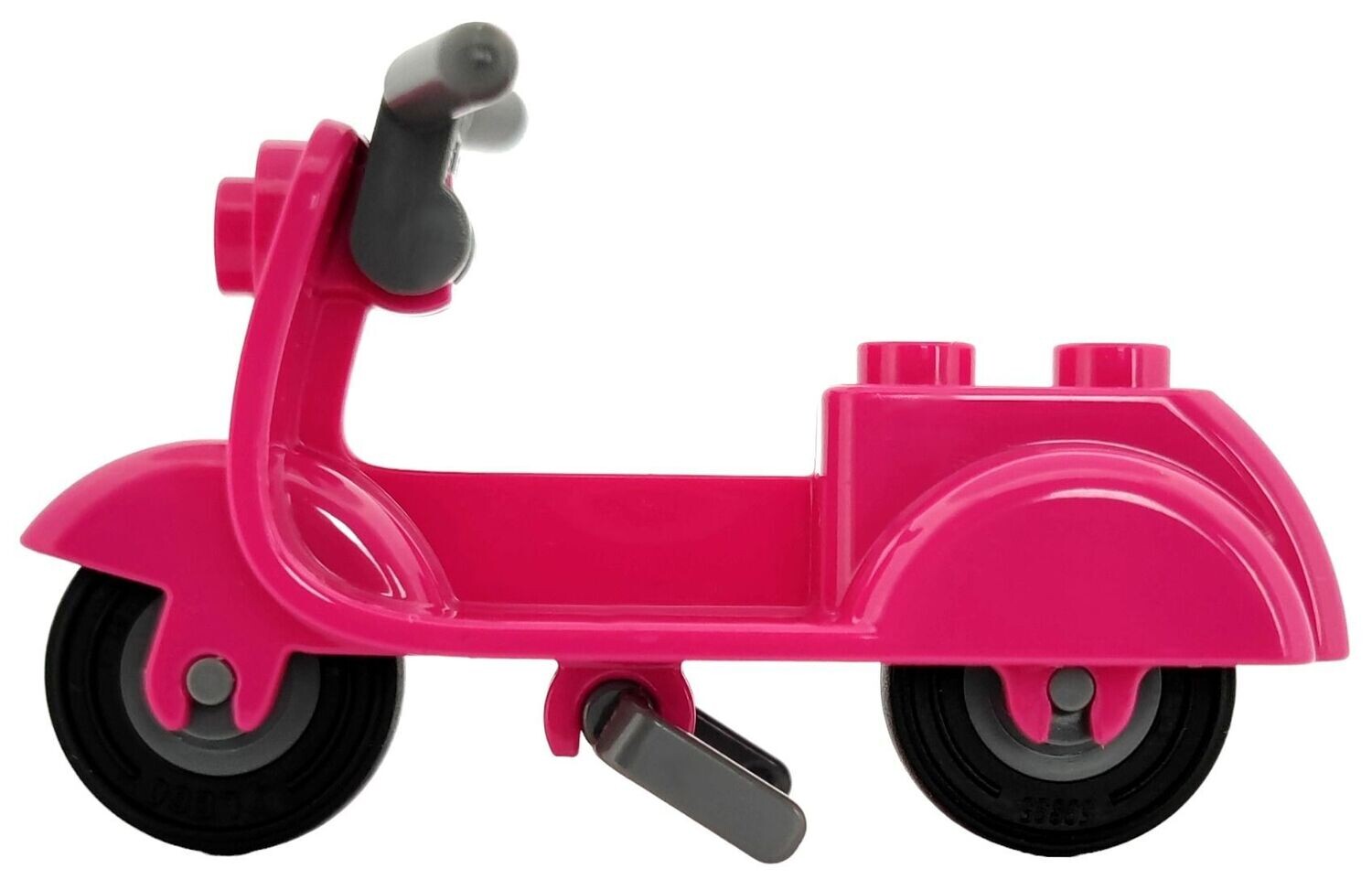 Motorroller in Magenta