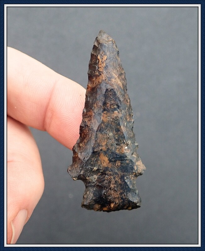 ~ Mottled Black and Gold ~ Serrated Pinetree Point ~