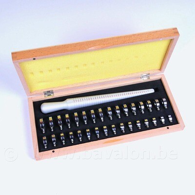 Houten kistje met ringdoorn en ringmaten