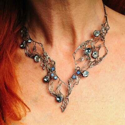 Halssieraad in massief zilver - Josiane Douchamps (België)