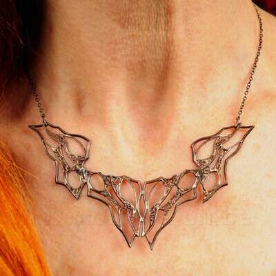 Halssieraad in massief zilver - Josiane Douchamps (België) Halssieraad in massief zilver - Josiane Douchamps (België)