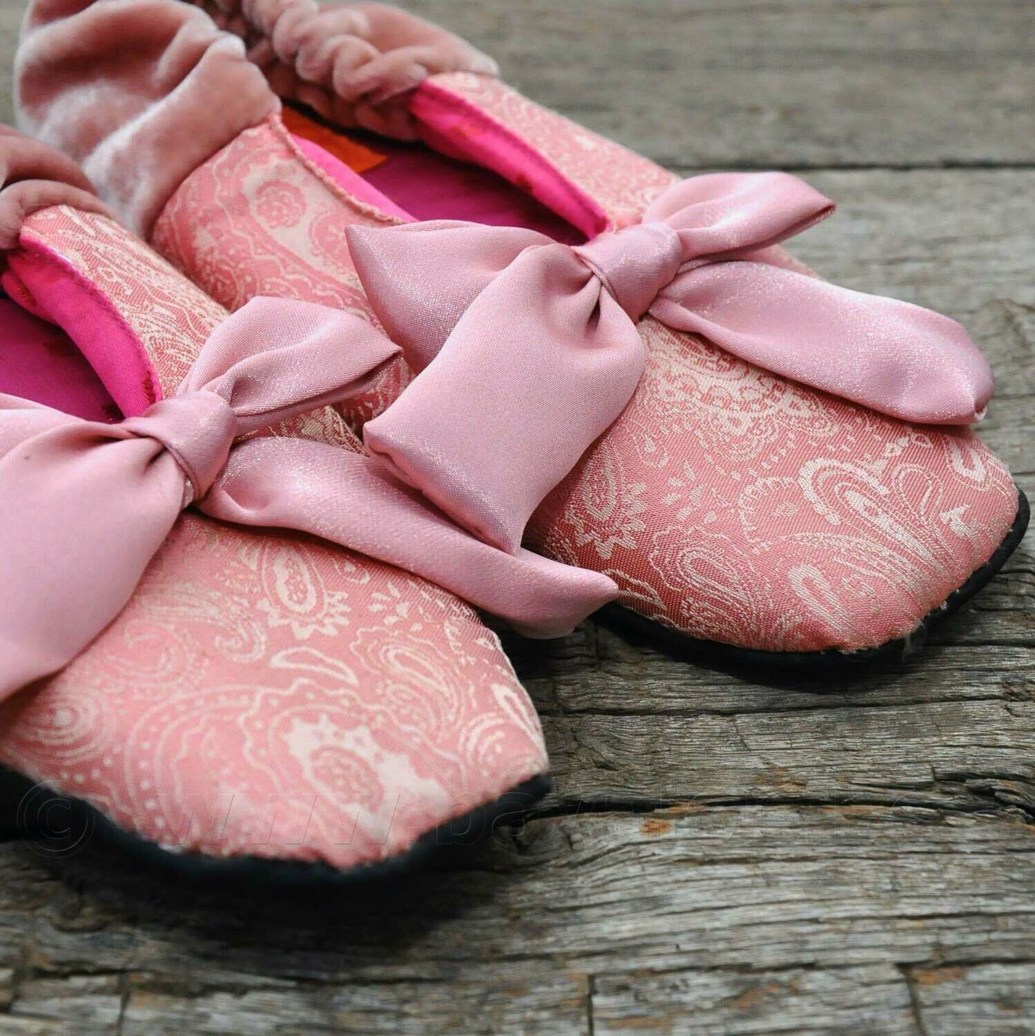 Ballerina-pantoffeltjes met strik - roze zijde