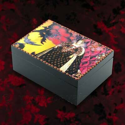 Houten juwelenkistje met illustratie hofdame - Natasha Farina Houten juwelenkistje met illustratie hofdame - Natasha Farina