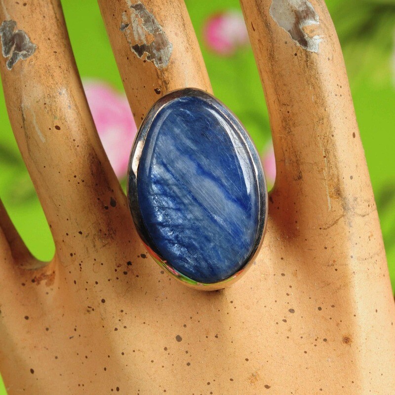 Ring in massief zilver m/grote ovale cabochon van kyaniet - Maat 58