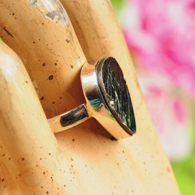Ring in massief zilver m/pyriet mineraal - Maat 59