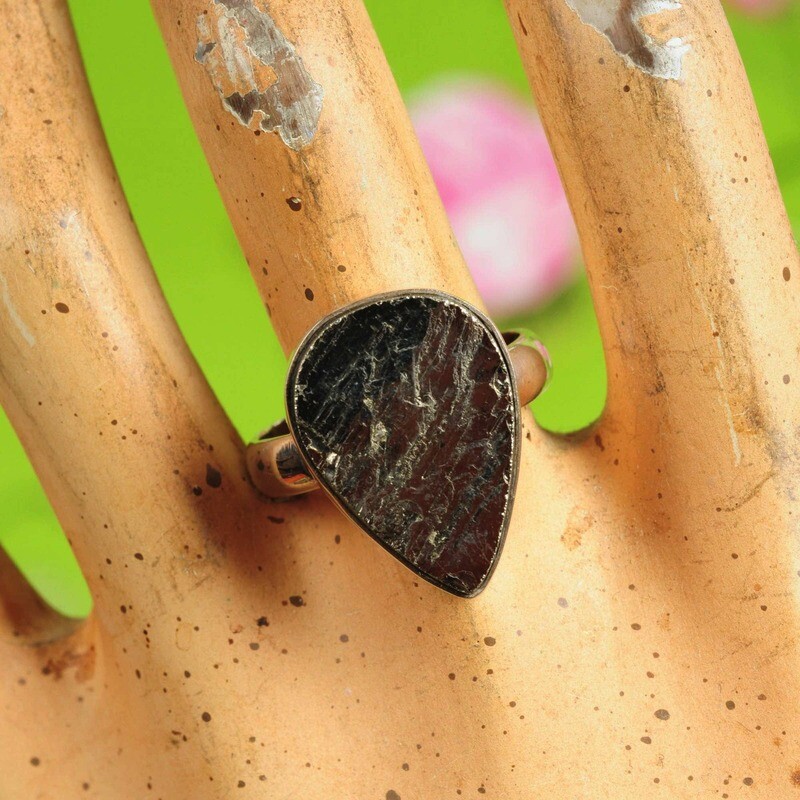 Ring in massief zilver m/pyriet mineraal - Maat 59