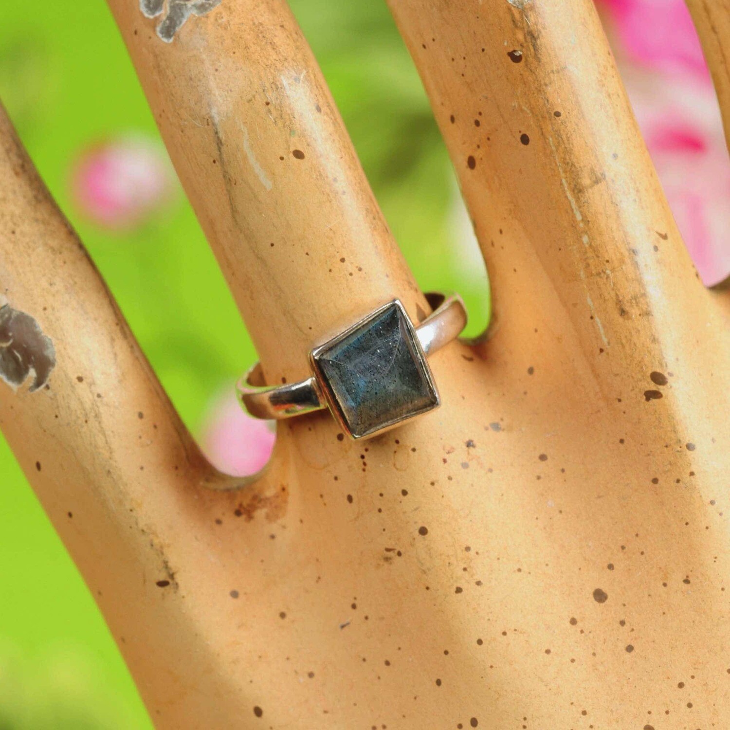 Ring in massief zilver m/geslepen labradoriet - Maat 51