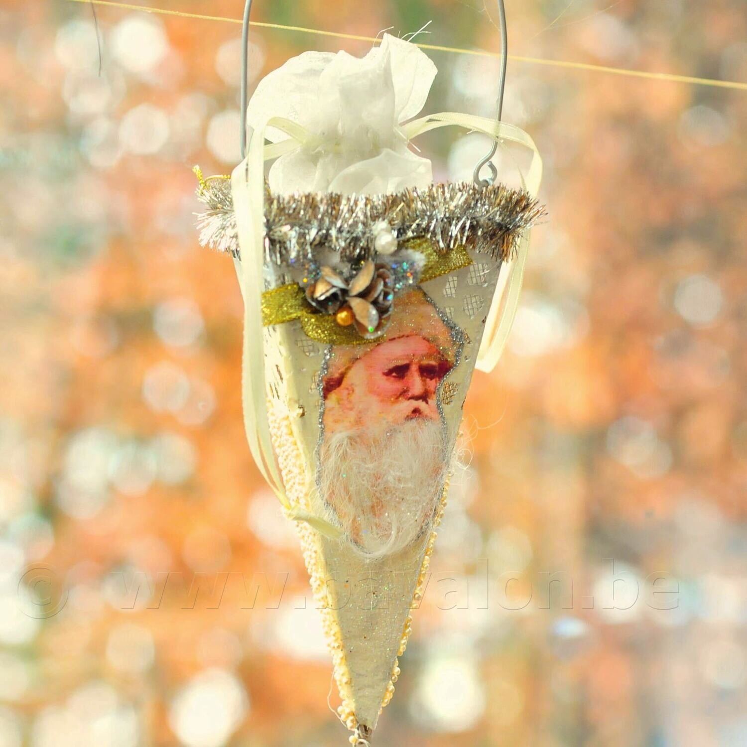 Kerst-hanger hoorntje met vintage afbeelding hoofd Kerstman met baard en glitter