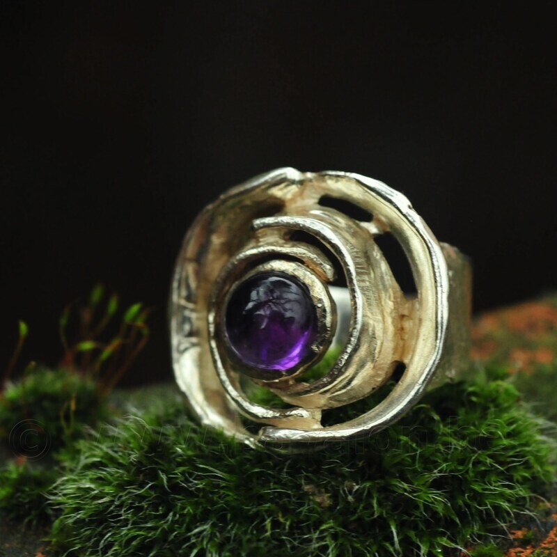 Ring in massief zilver met amethyst cabochon - Ralf De Burchgrave (België)