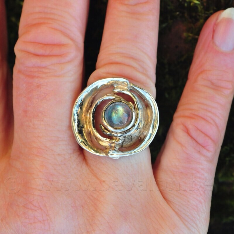Ring in massief zilver met labradoriet - Ralf De Burchgrave - Belgie