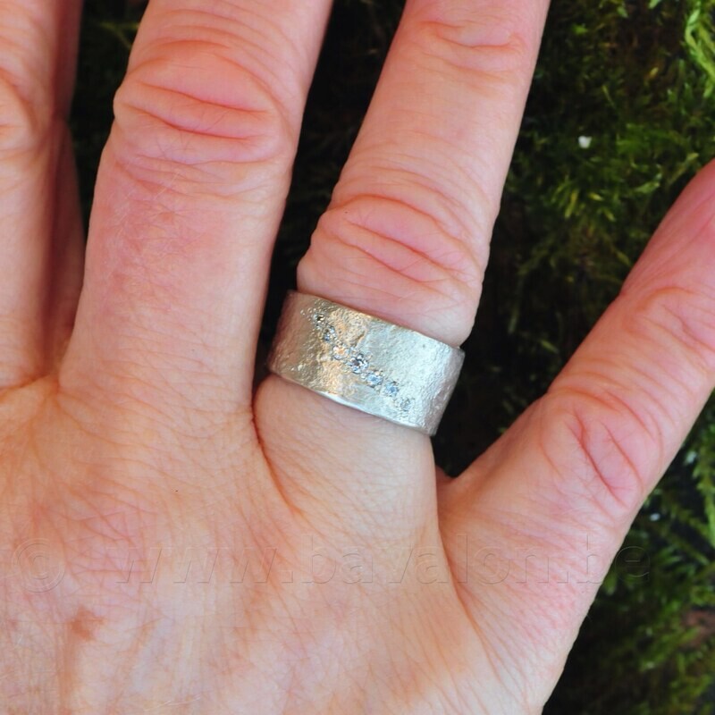 Ring in massief zilver met 7 briljantjes - Ralf De Burchgrave (België)