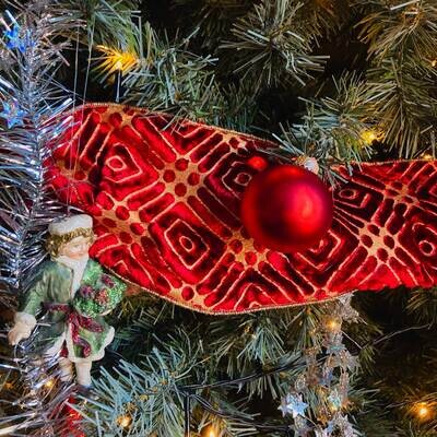 Sierlint 10cm breed met geometrisch motief in rood fluweel -  op rol van 4,5 meter - korting door open verpakking