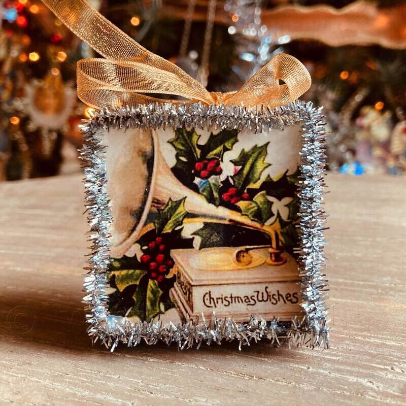 Kerst-doosje vierkant 5cm met vintage afbeelding versierd met fijne zilverslinger rondom - assortiment