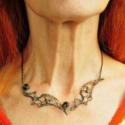 Halssieraad in massief zilver - Josiane Douchamps (België)