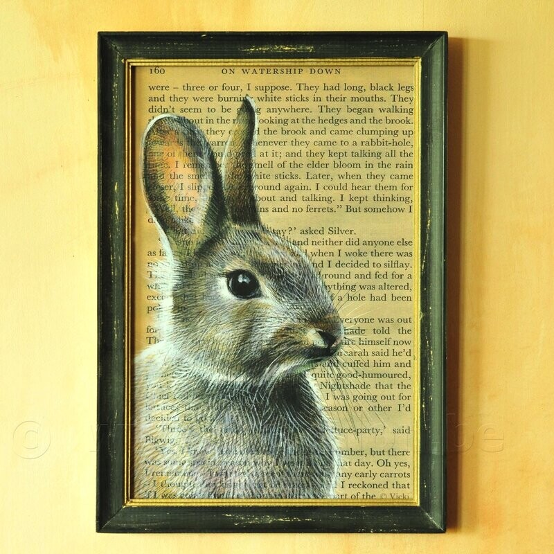 Haas op tekst fragment vintage-look illustratie in houten lijst