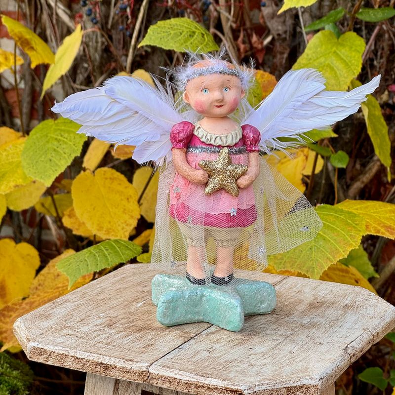 Engel-meisje op ster - roze - 17 cm