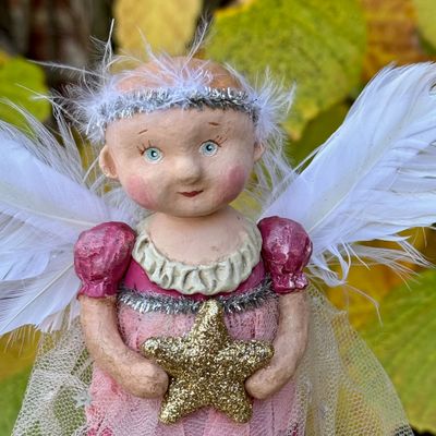 Engel-meisje op ster - roze - 17 cm