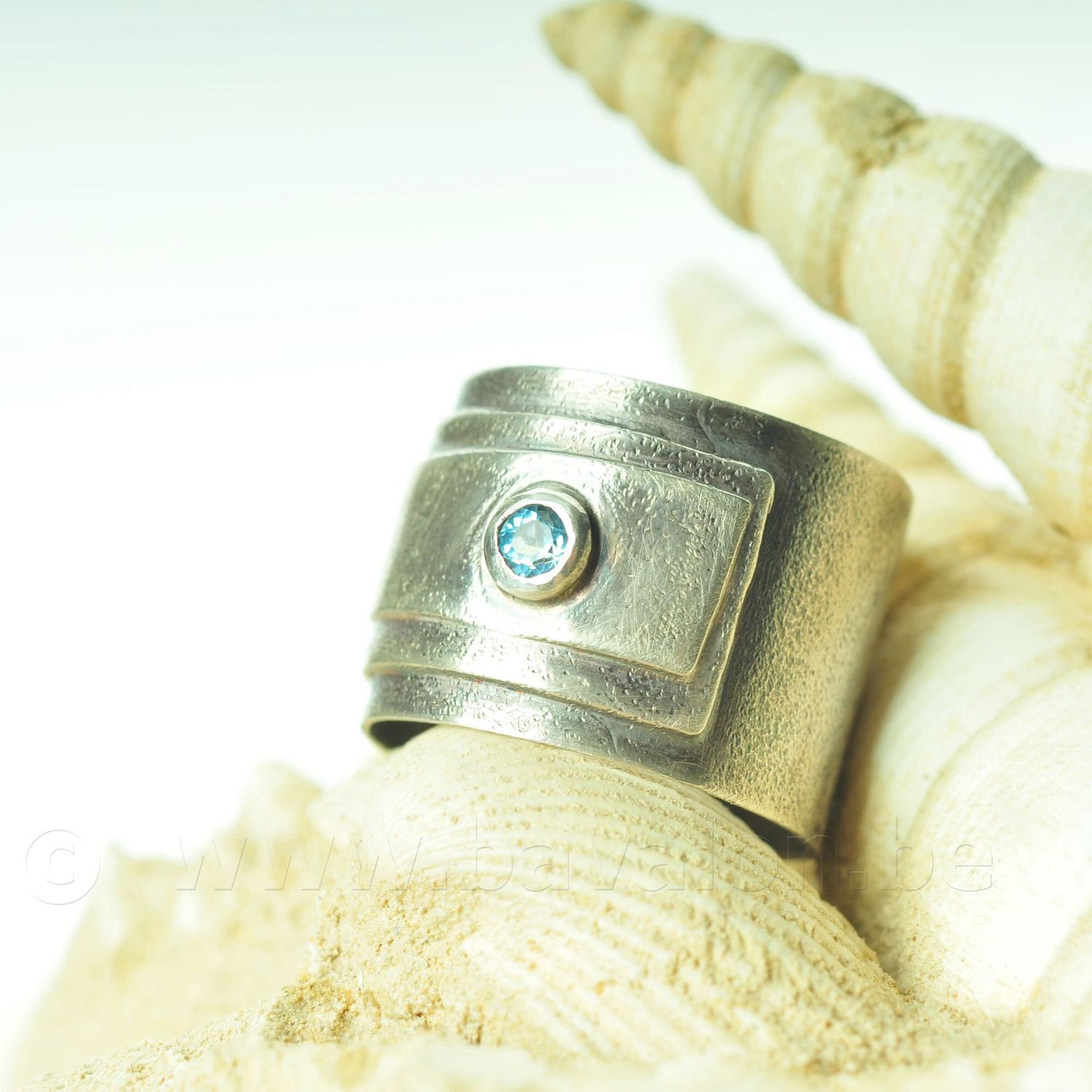 Ring in massief zilver met topaas - Maynie Malan (België) Ring in massief zilver met topaas - Maynie Malan (België)