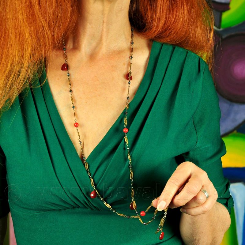 Halsketting &#39;enkel&#39; gedragen